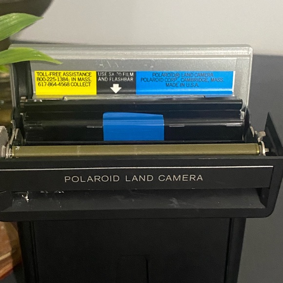 Vintage 1977 Polaroid Camera - Picture 2 of 2